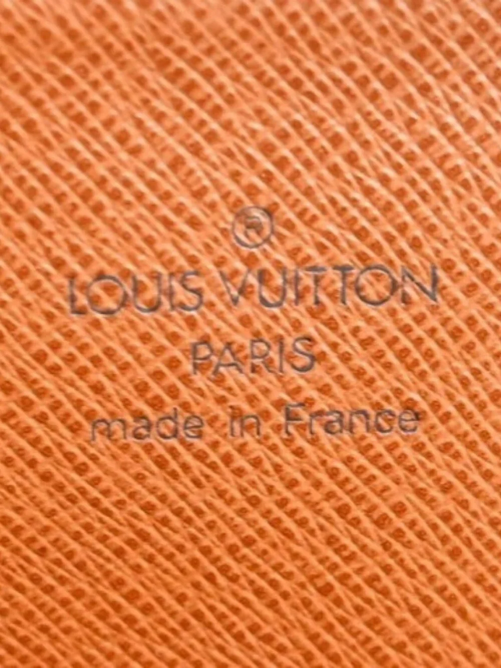Louis Vuitton outside 	ab